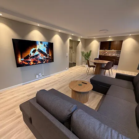 Luxury קריסטיאנסונד
