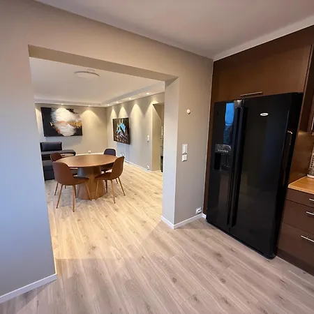 Luxury Apartment *