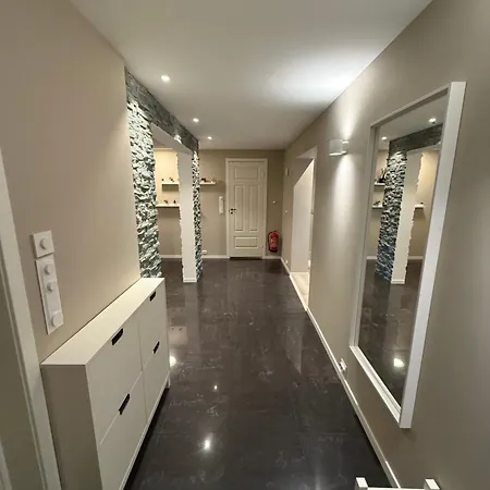 Luxury Apartment *